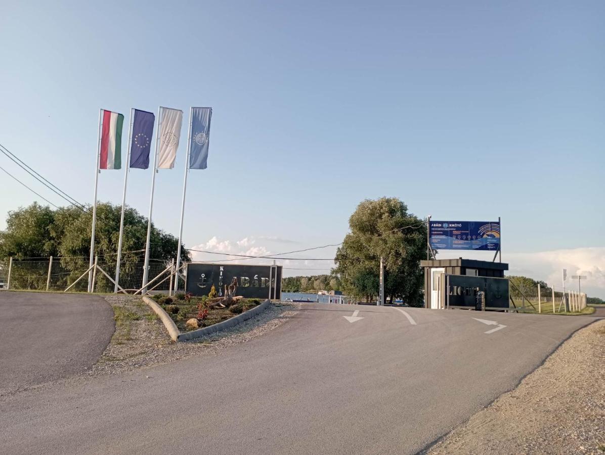 Apartment Koncer Uszohaz Abadszalok